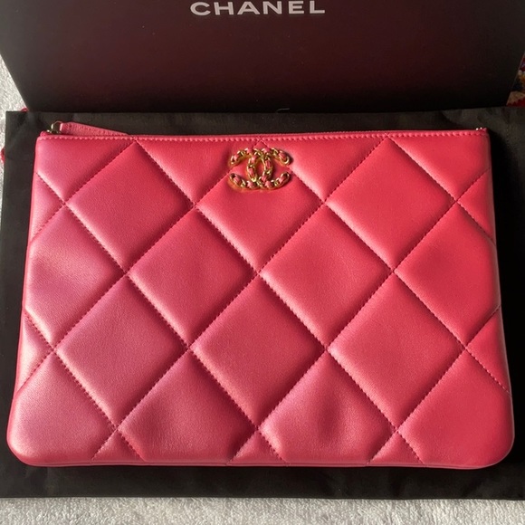 💐 CHANEL 19 POUCH O - CASE IN IRIDESCENT PINK 💐 NWT 💐 - Picture 12 of 16